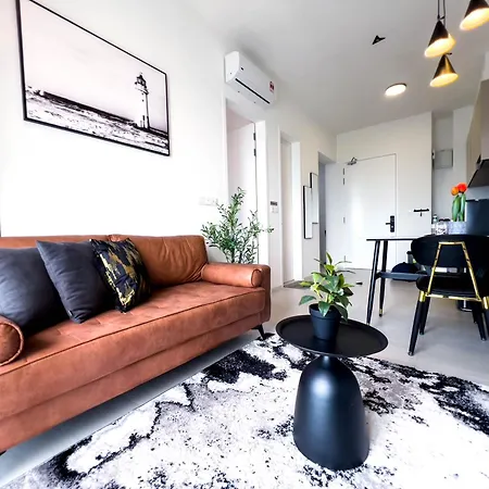 Premier Stay Kl - Bangsar South - King Bed - Work Space - Near Lrt, Ve, Conexxion